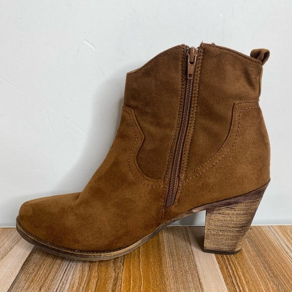 Belluci Brown Suede Heeled Boots with Beaded Tassels Women’s US Size 10.5 - Picture 2 of 9